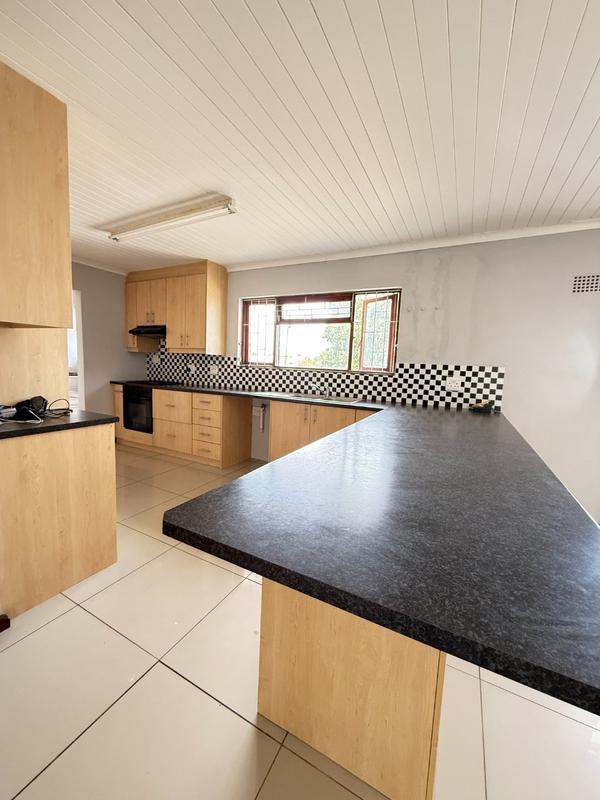 4 Bedroom Property for Sale in Bergzicht Western Cape